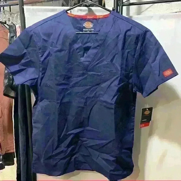 NWT Dickies scrub top - Picture 1 of 3